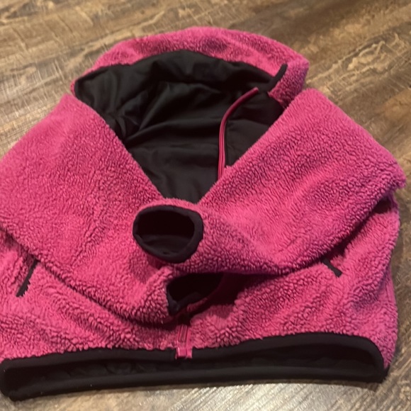 Fleece jacket and sweater - Picture 5 of 8